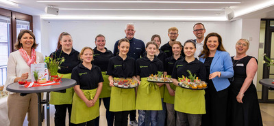Starkoch Alexander Herrmann wirbt für regionales Essen in Schulen und Kitas